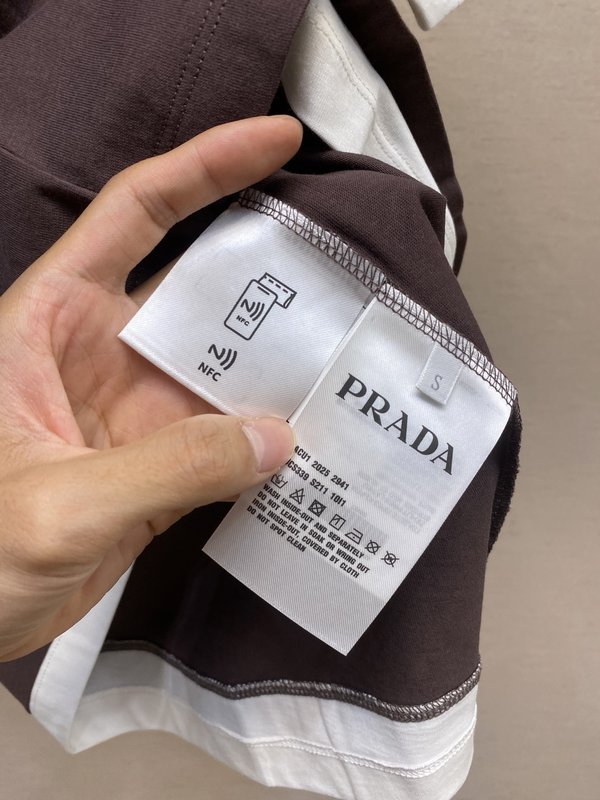 프라다 스플라이스 가짜 2 레이어 코튼 라운드 넥 티셔 001-256558