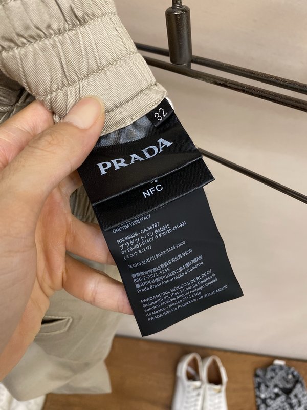 프라다 남성 캐주얼 스포츠 반바지 001-256585