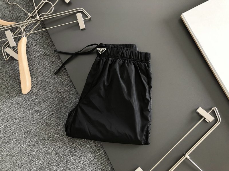 프라다 단색 고무밴드 스트레이트 캐주얼 반바지 001-256593