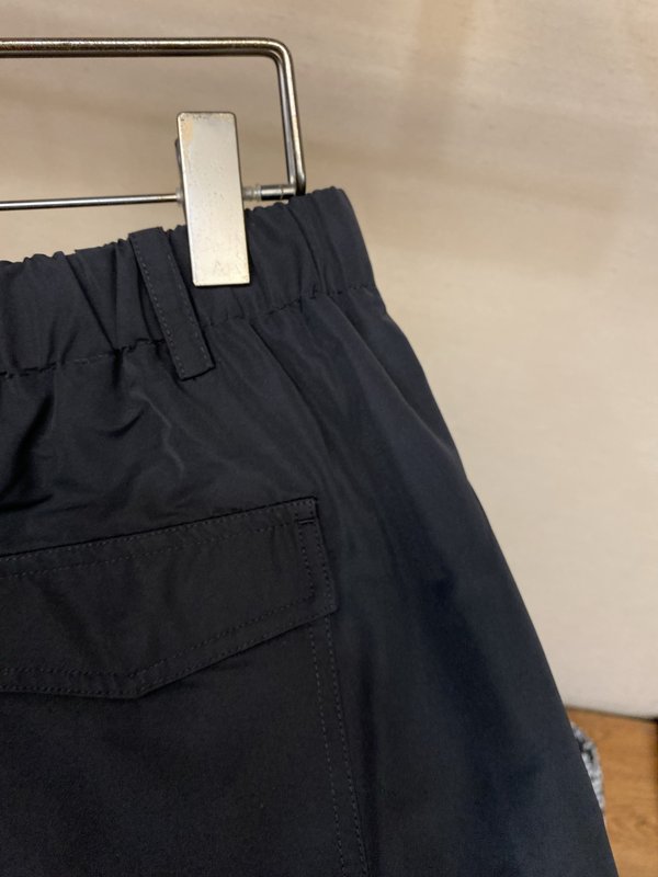 프라다 카고 기능성 캐주얼 반바지 001-256596