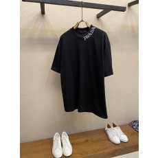 프라다 로고 자수 라운드넥 루즈핏 반팔 티셔츠 001-256685