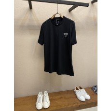 프라다 로고 프린트 라운드넥 반팔 티셔츠 001-256718