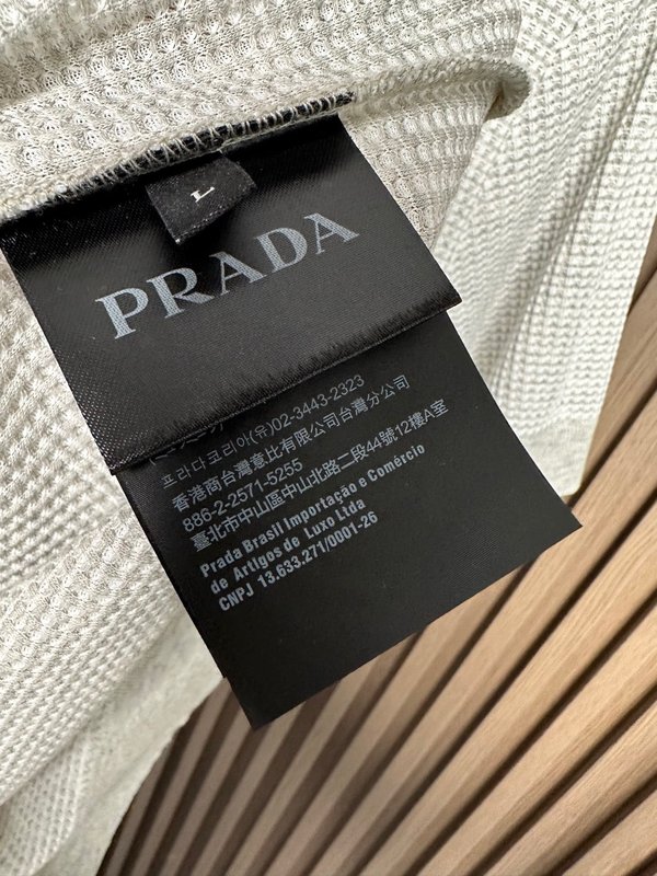 프라다 세로 줄무늬 자카드 반팔 티셔츠 001-256723