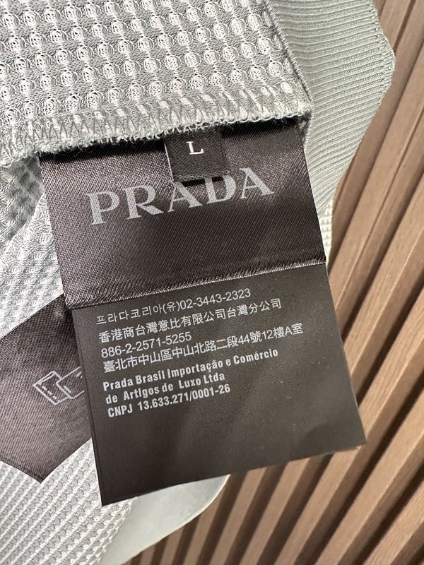 프라다 세로 줄무늬 자카드 반팔 티셔츠 001-256724