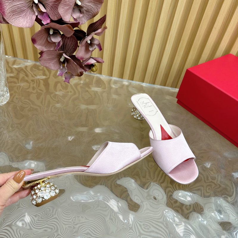 로저 비비에 크리스털 버클 하프 슬리퍼 001-258899