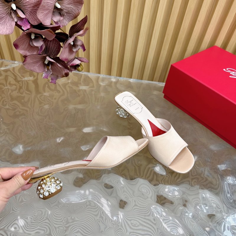 로저비비에 크리스털 버클 하프 슬리퍼 001-258900