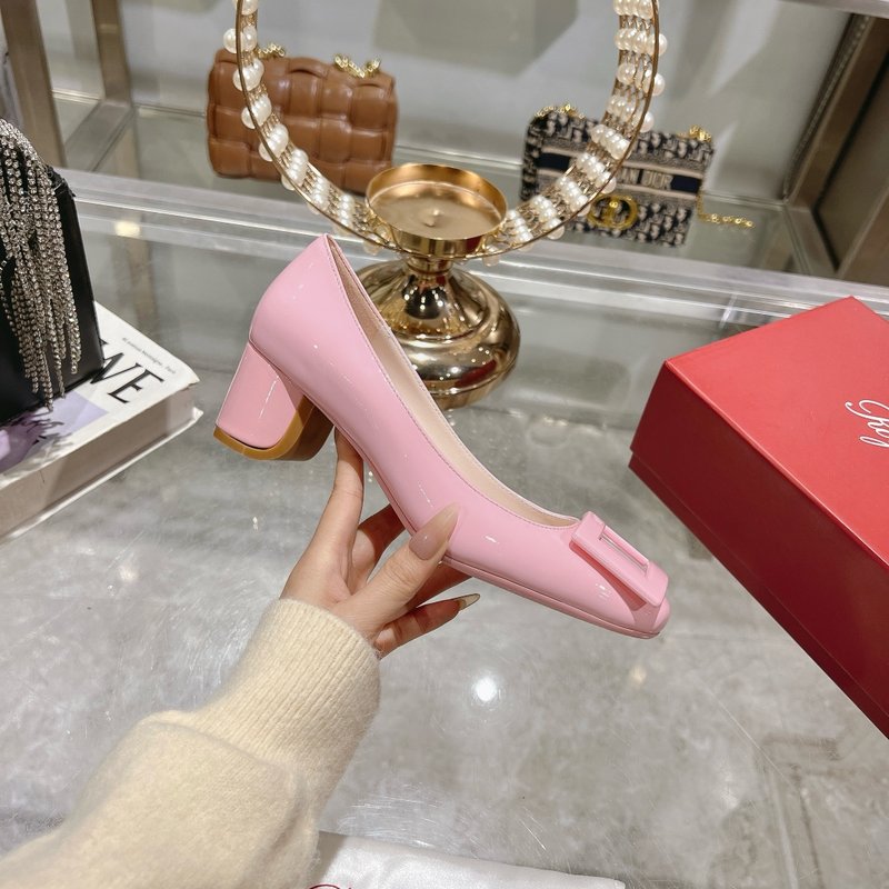 초봄 신상 스퀘어 버클 로우힐 에나멜 펌프스 001-258901