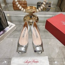 봄 신상 스퀘어 버클 로우힐 에나멜 슈즈 001-258904