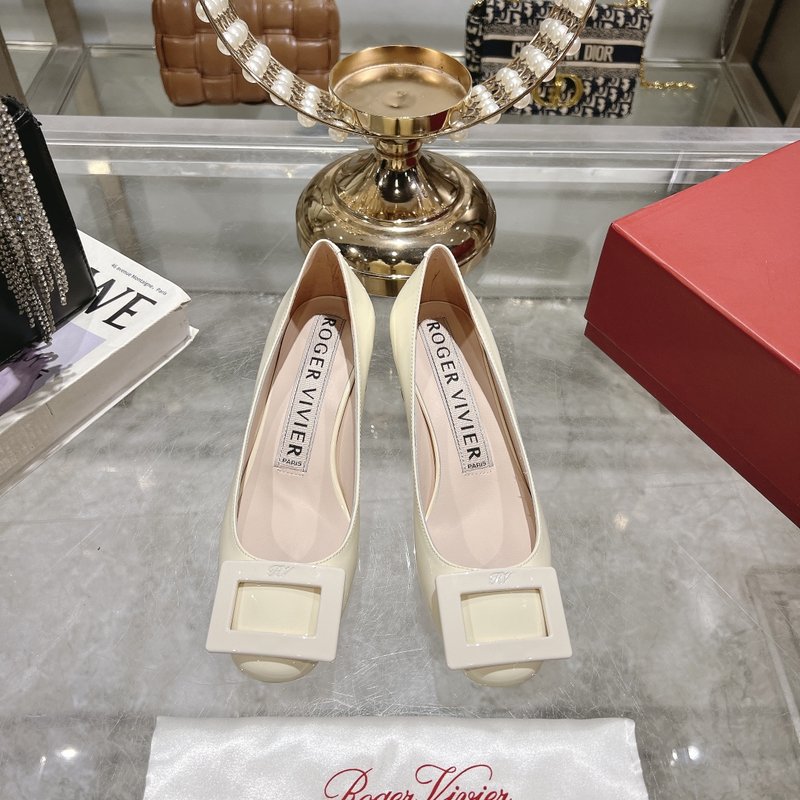 봄 신상 스퀘어 버클 로힐 에나멜 슈즈 001-258911