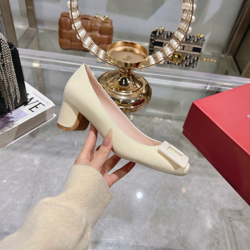 봄 신상 스퀘어 버클 로힐 에나멜 슈즈 001-258911