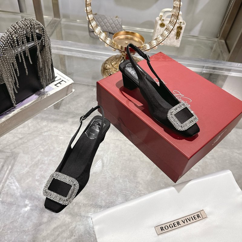 로저 비비에 실크 새틴 다이아몬드 버클 하이힐 샌들 001-258935