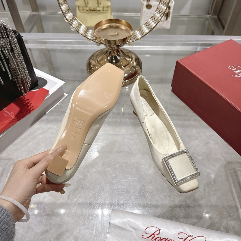 로저 비비에 실크 새틴 다이아몬드 버클 하이힐 001-258940