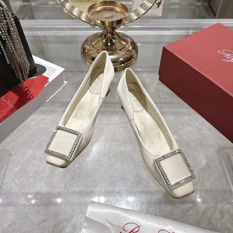 로저 비비에 실크 새틴 다이아몬드 버클 하이힐 001-258940