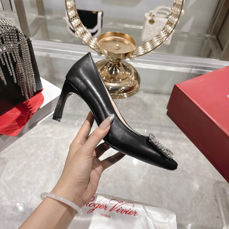 로저 비비에 새틴 다이아몬드 버클 하이힐 펌프스 001-258944