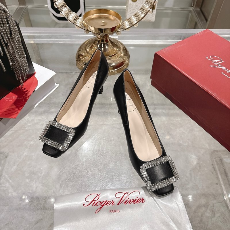 로저 비비에 새틴 다이아몬드 버클 하이힐 펌프스 001-258944