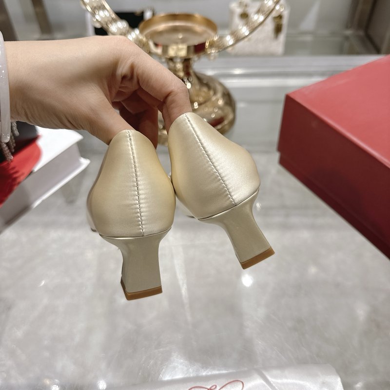 로저 비비에 실크 새틴 다이아몬드 버클 하이힐 001-258946