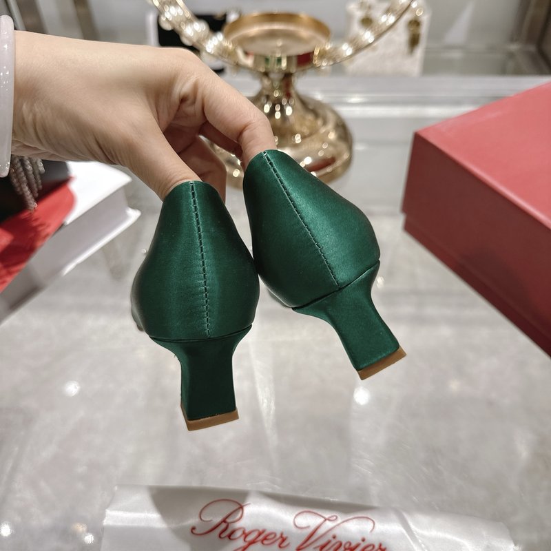 로저 비비에 실크 새틴 다이아몬드 버클 하이힐 001-258947