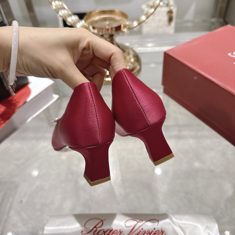 로저 비비에 실크 새틴 다이아몬드 버클 하이힐 001-258948