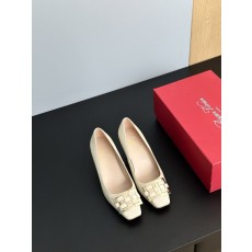 로저 비비에 클래식 버클 굽 하이힐 001-259018