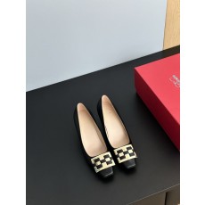 로저 비비에 클래식 버클 굽 하이힐 001-259019