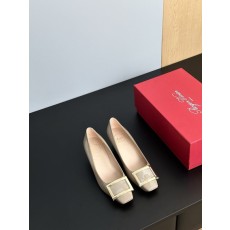 로저 비비에 클래식 버클 굽 하이힐 001-259026