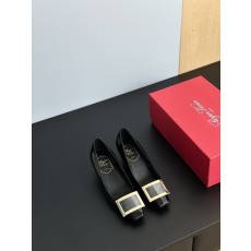 로제 비비에 클래식 버클 굵은 힐 하이힐 001-259028