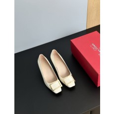 로저 비비에 클래식 버클 굽 하이힐 001-259029