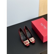 로저 비비에 클래식 버클 굽 하이힐 001-259033