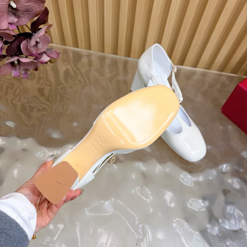 로저 비비에 클래식 체인 T 스트랩 굽이 있는 펌프스 001-259084
