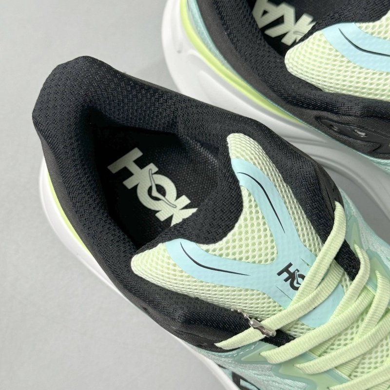 HOKA 본디 9 시리즈 로우탑 러닝화 001-259523