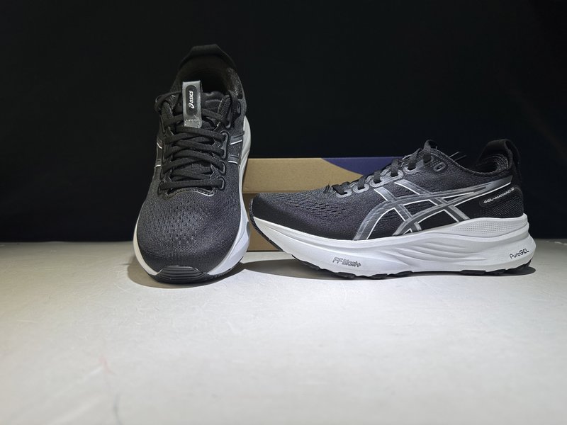 아식스 GEL-KAYANO 32 로우탑 러닝화 001-259573