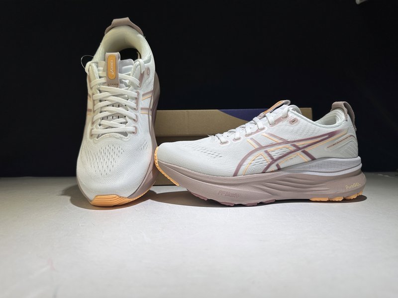아식스 GEL-KAYANO 32 로우탑 러닝화 001-259573