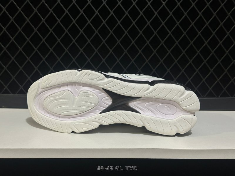 아식스 젤 퀀텀 360 VIII 러닝화 001-259792