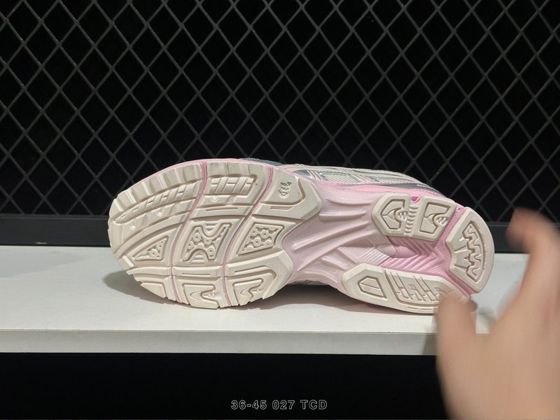 아식스 GEL-KAYANO 14 클래식 러닝화 001-259826