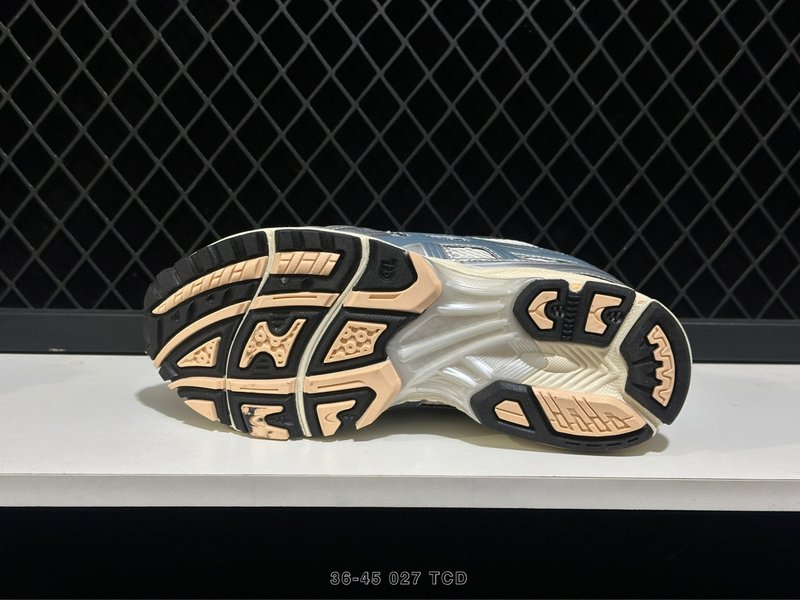 아식스 GEL-KAYANO 14 클래식 러닝화 001-259830