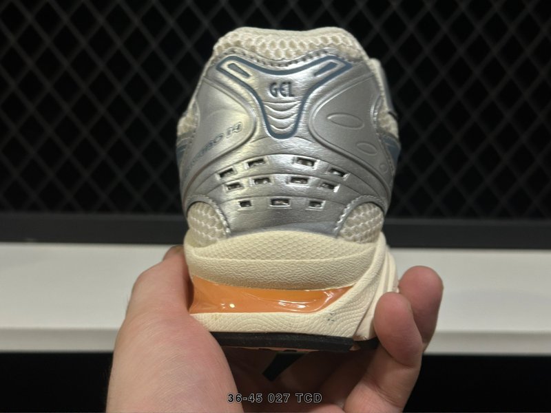 아식스 GEL-KAYANO 14 클래식 러닝화 001-259830