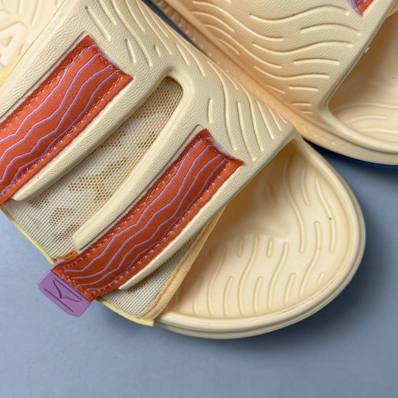 HOKA ORA Luxe 가벼운 쿠션 슬립온 샌들 001-260240