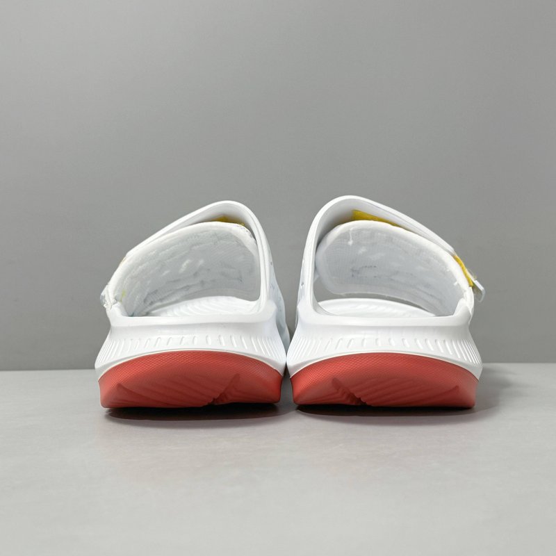 HOKA ORA Luxe 쿠션 경량 샌들 001-260241