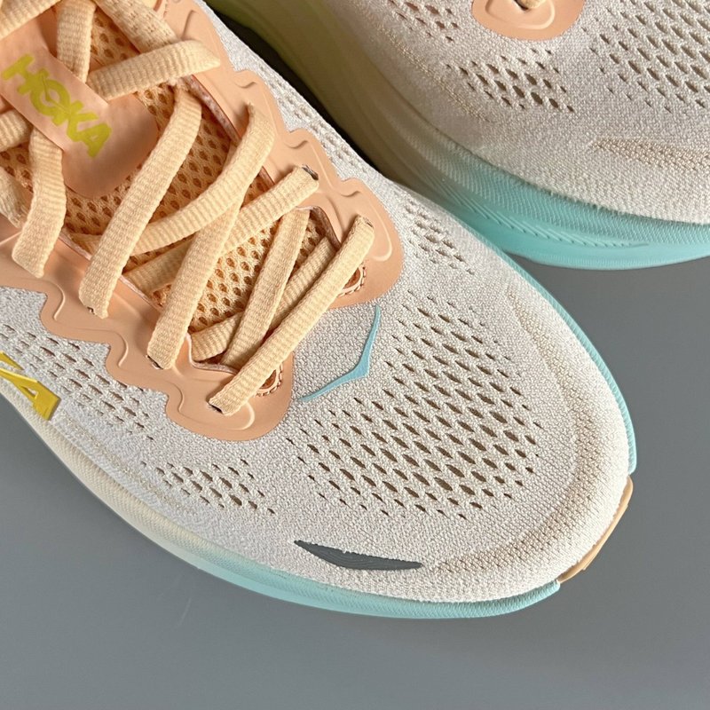 HOKA 본디 9 시리즈 로우탑 러닝화 001-260245