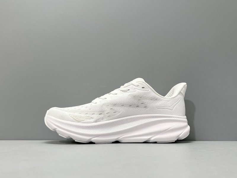 HOKA 클리프톤 9 화이트 로우탑 러닝화 001-260257