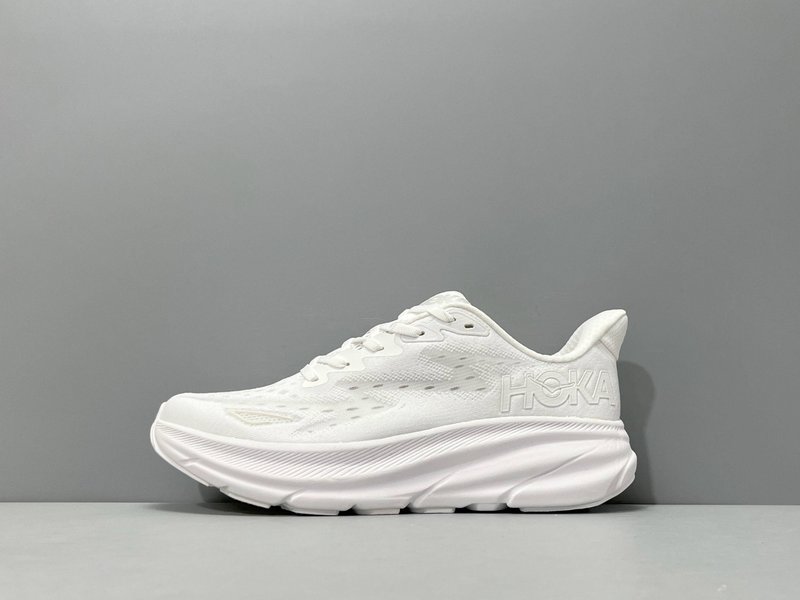 HOKA 클리프톤 9 화이트 로우탑 러닝화 001-260257