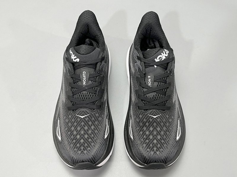 HOKA 클리프톤 9 로우탑 러닝화 001-260263