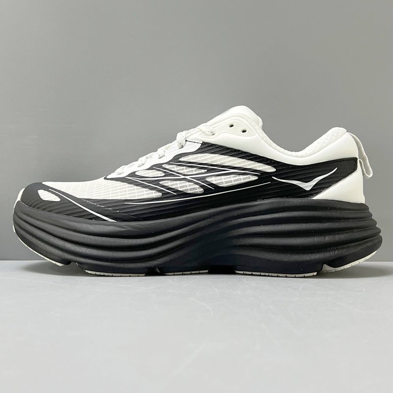 HOKA 본디 8 콜라보 블랙 화이트 러닝화 001-260337