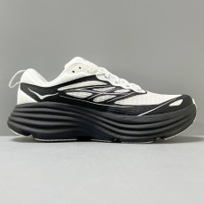 HOKA 본디 8 콜라보 블랙 화이트 러닝화 001-260337