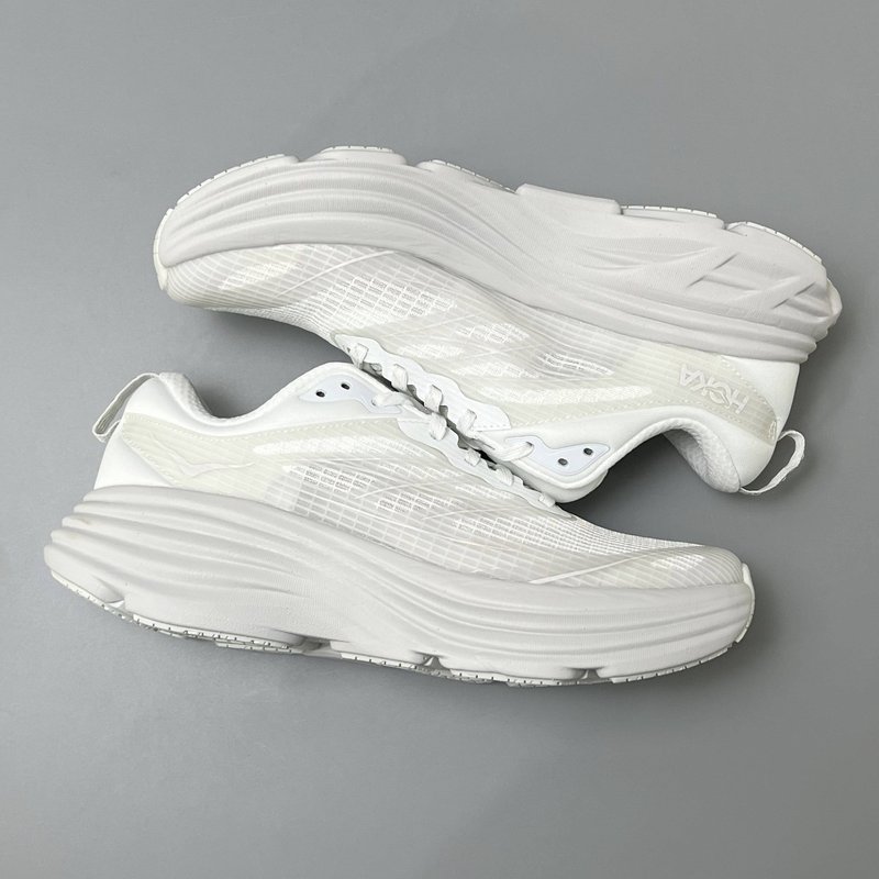 HOKA 본디 8 콜라보 화이트 러닝화 001-260338