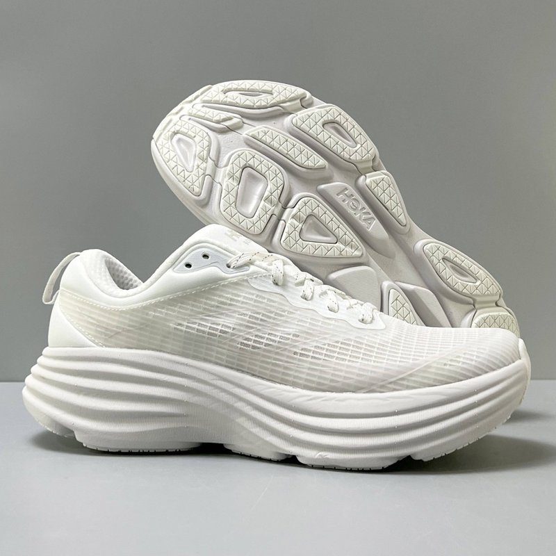 HOKA 본디 8 콜라보 화이트 러닝화 001-260338