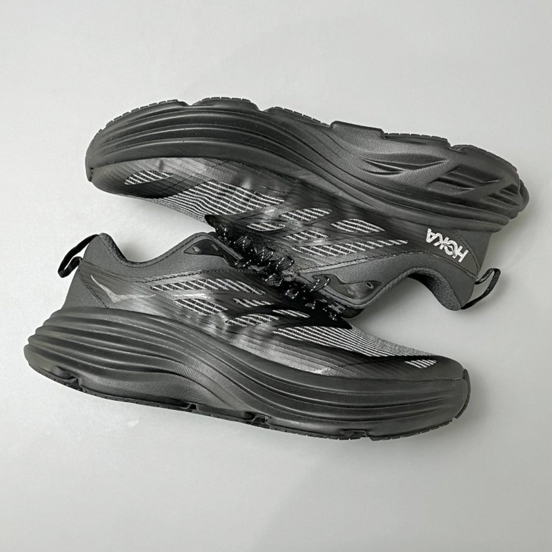 HOKA 본디 8 컬래버 로우탑 러닝화 001-260388