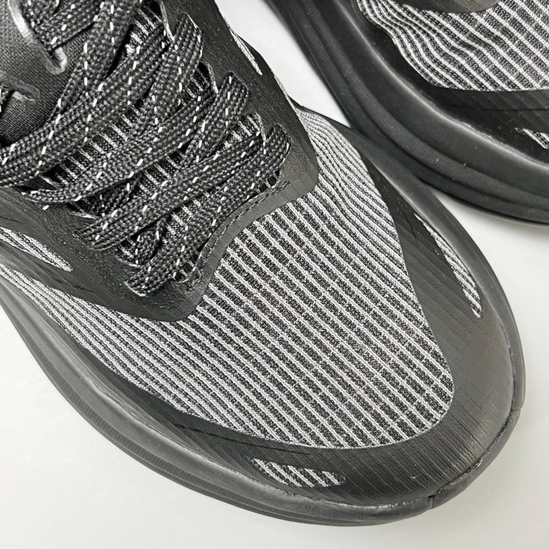 HOKA 본디 8 컬래버 로우탑 러닝화 001-260388
