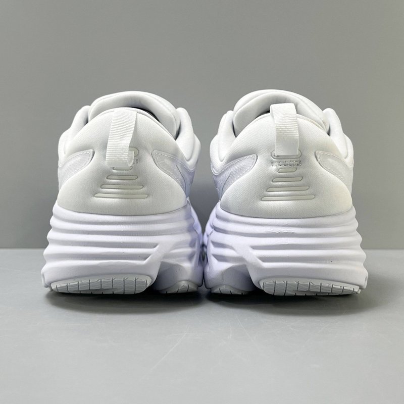 HOKA 본디 8 와이드 쿠션 러닝화 001-260413
