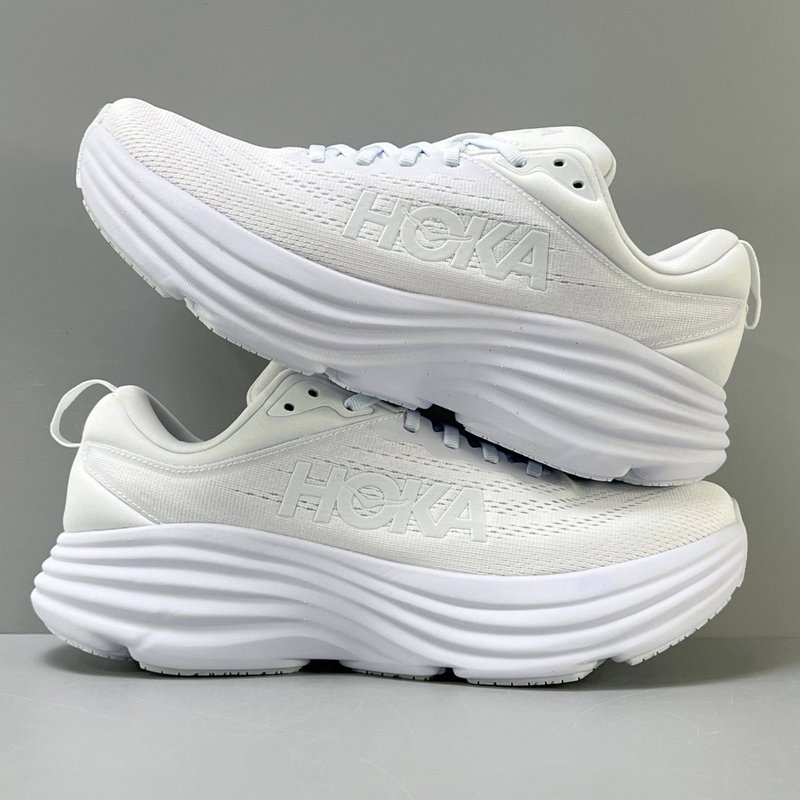 HOKA 본디 8 와이드 쿠션 러닝화 001-260413